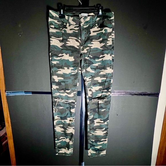 Forever 21 Women’s Skinny Jeans Sz-27 Camo Camouflage Distressed Denim - Picture 6 of 8